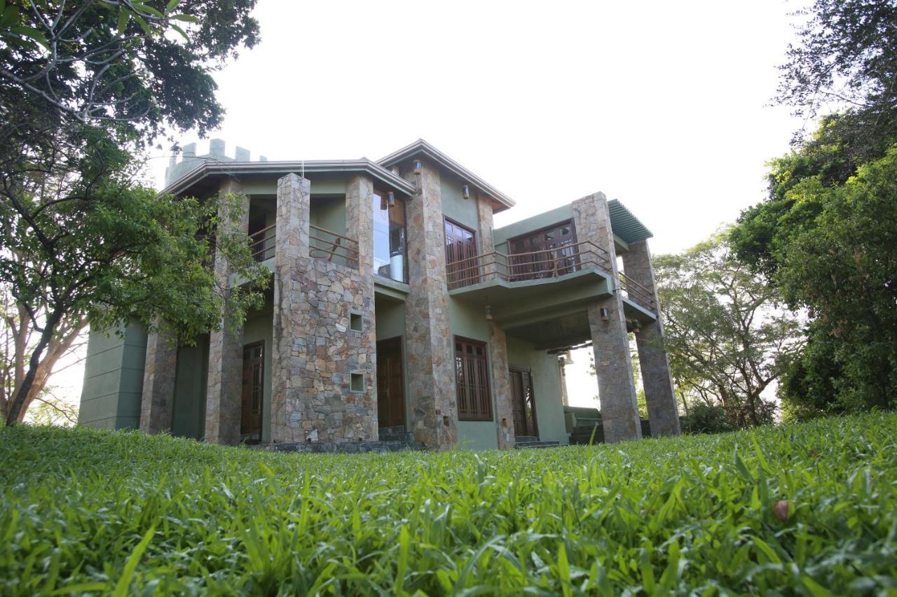 Green castle kandy Hotel Buitenkant foto