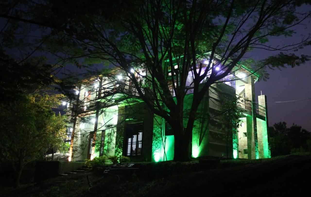 Green castle kandy Hotel Buitenkant foto